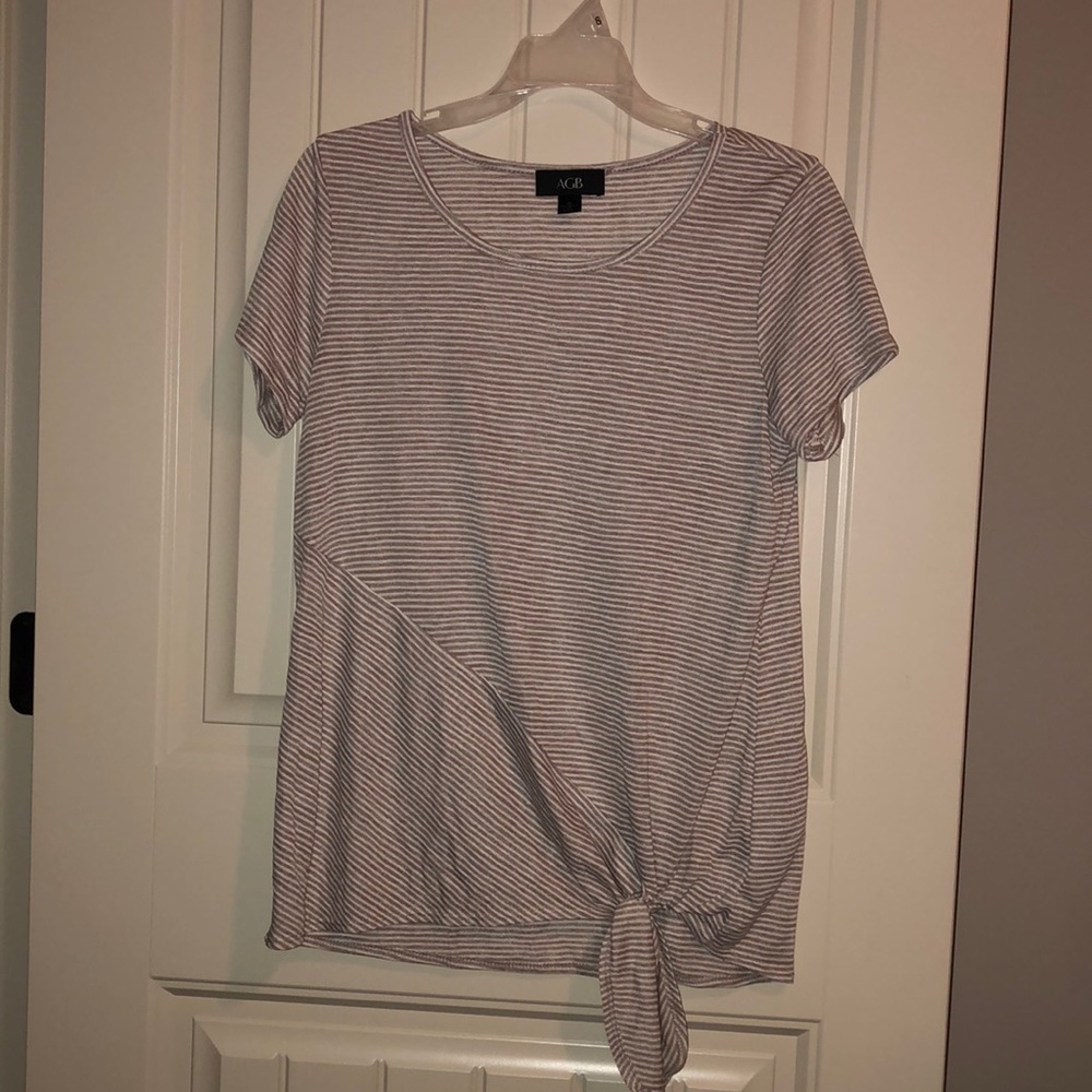 tan/beige short sleeve t-shirt